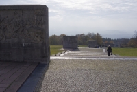 https://www.emd.tu-braunschweig.de/files/gimgs/th-83_83_mahnmalbuchenwald06.jpg
